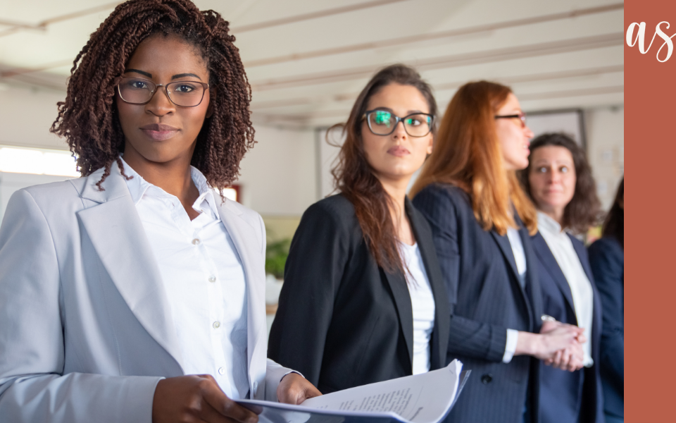 Irredutibilidade de Vencimentos: Você Servidor Público Pode Estar Recebendo Menos do que Tem Direito 8 Grupo de Mulheres servidoras públicas